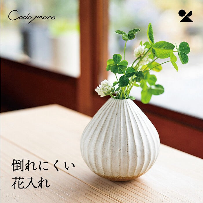 Meizan codomono Shigaraki ware stable flower vase white front view