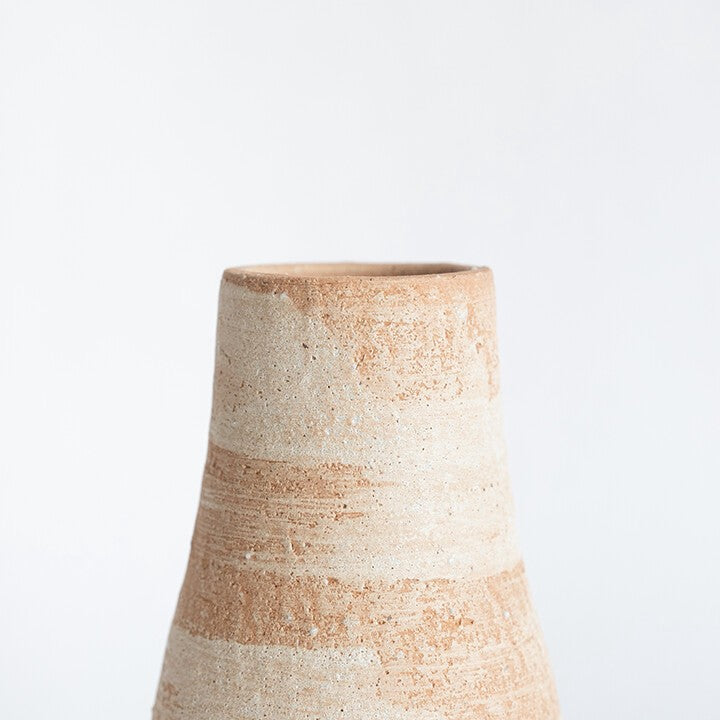 Hiiro Shigaraki ceramic vase warm fire-clay texture detail