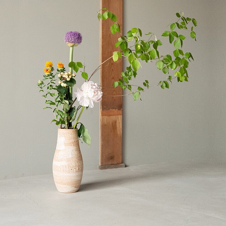 Meizan HIBI Shigaraki ware nageire flower vase Hiiro styled with flowers