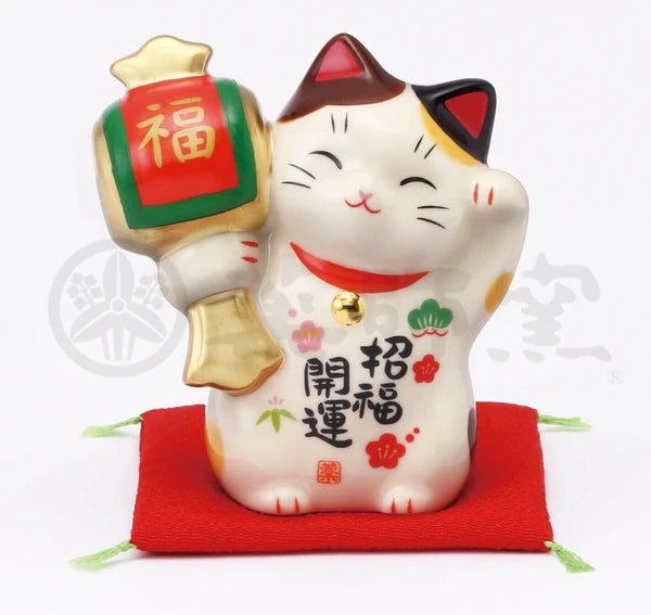 Yakushigama Shofuku Kaiun Maneki Neko lucky cat with mallet #7865 colorful ceramic figurine