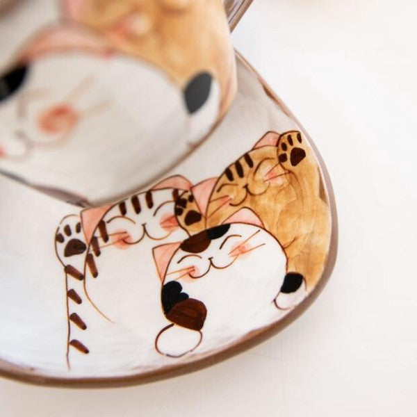 Three Friendly Cats Rounded Triangle Plate – Made in Japan Craft Nanpuu