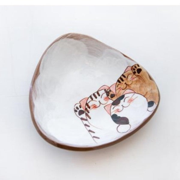 Three Friendly Cats Rounded Triangle Plate – Made in Japan Craft Nanpuu