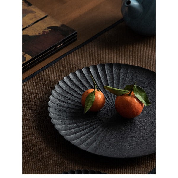 Black Bubble Glaze Half-Chrysanthemum Plate 16.5 cm – Made in Japan Craft Nanpuu