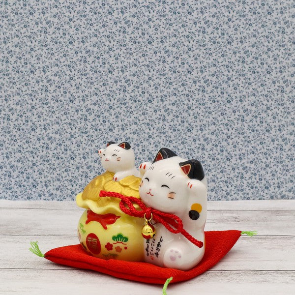 Yakushigama porcelain maneki neko lucky cat side detail #7894