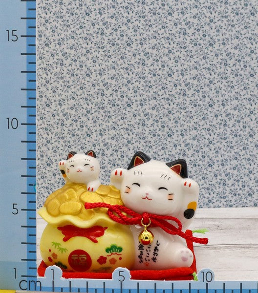Yakushigama Enman lucky cat porcelain home decor detail #7894
