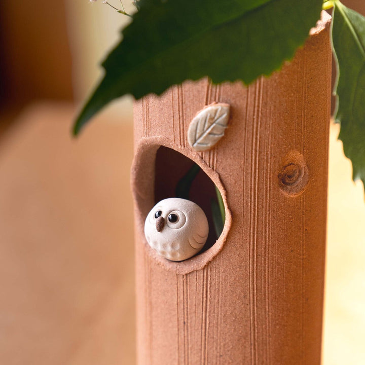Meizan Hoccori ceramic owl flower vase close up face detail