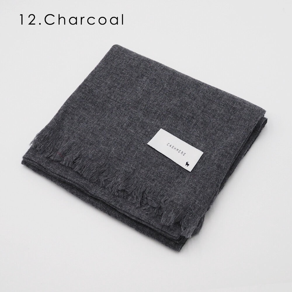 Lune jumelle lightweight solid cashmere oversized stole – product view 3