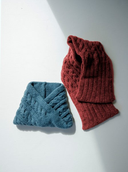 Testava knit snood neck warmer blue and red detail