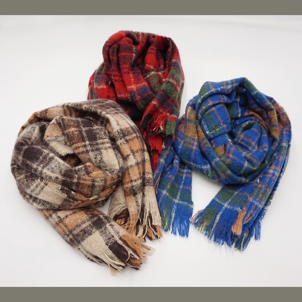 Lune jumelle boucle shaggy check stole – product view 6