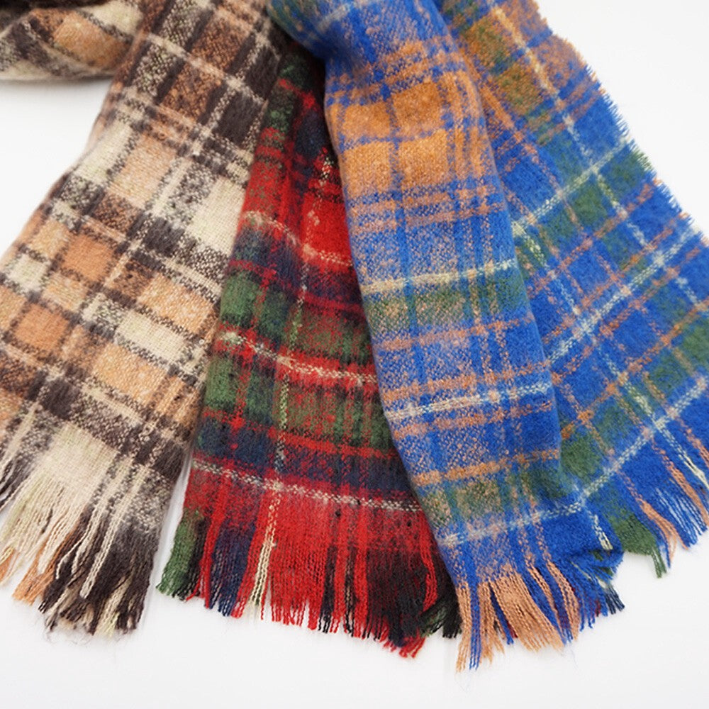 Lune jumelle boucle shaggy check stole – product view 7