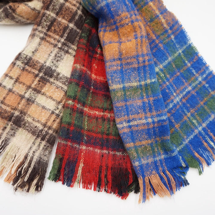 Lune jumelle boucle shaggy check stole – product view 7