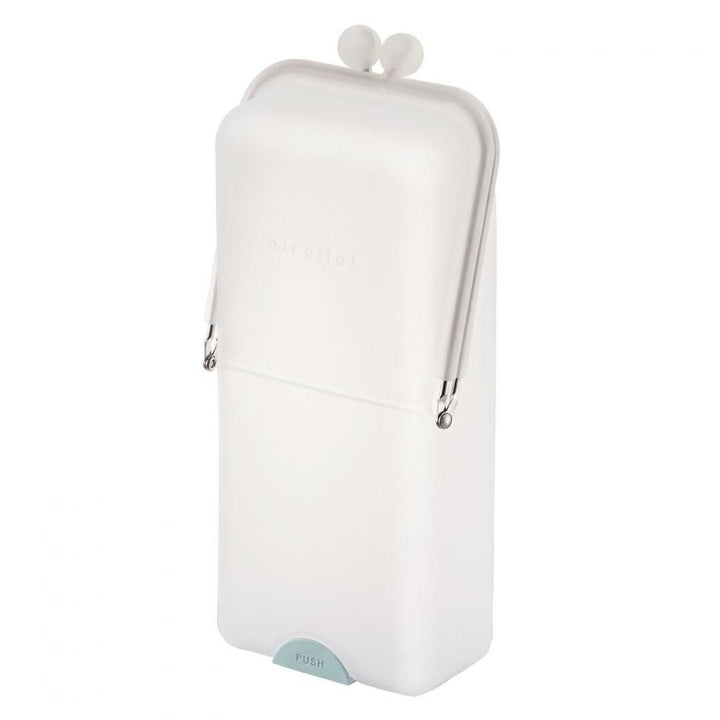Kutsuwa Air Pita suction stand pen case in Chiffon White AK076WH