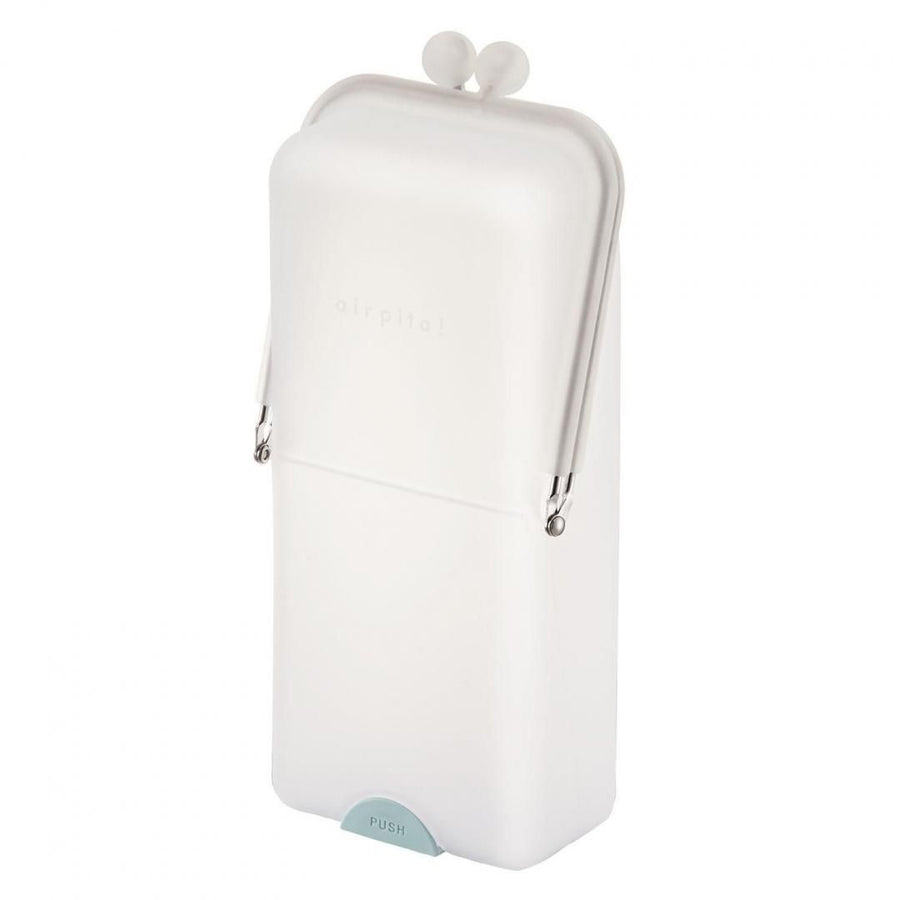 Kutsuwa Air Pita suction stand pen case in Chiffon White AK076WH