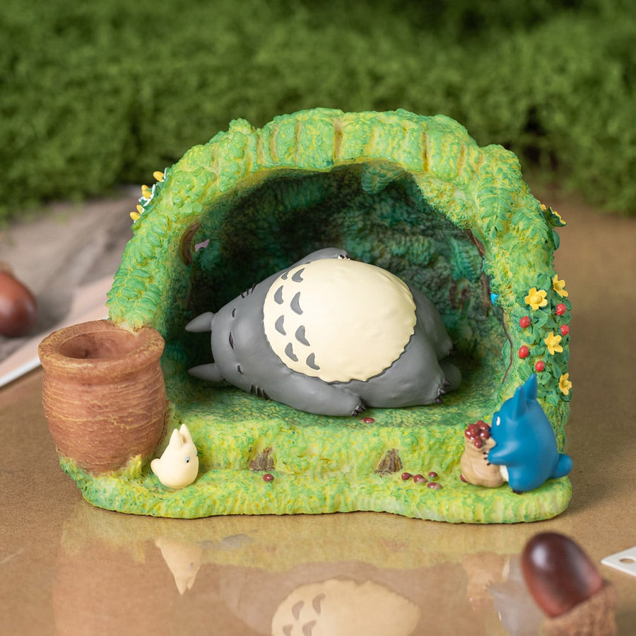 Studio Ghibli My Neighbor Totoro Totoro's Home diorama pen stand and paperweight