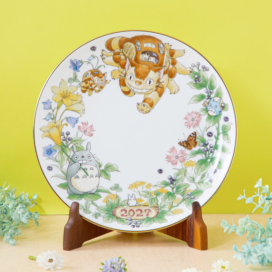 Studio Ghibli x Noritake My Neighbor Totoro 2027 year plate with wooden stand