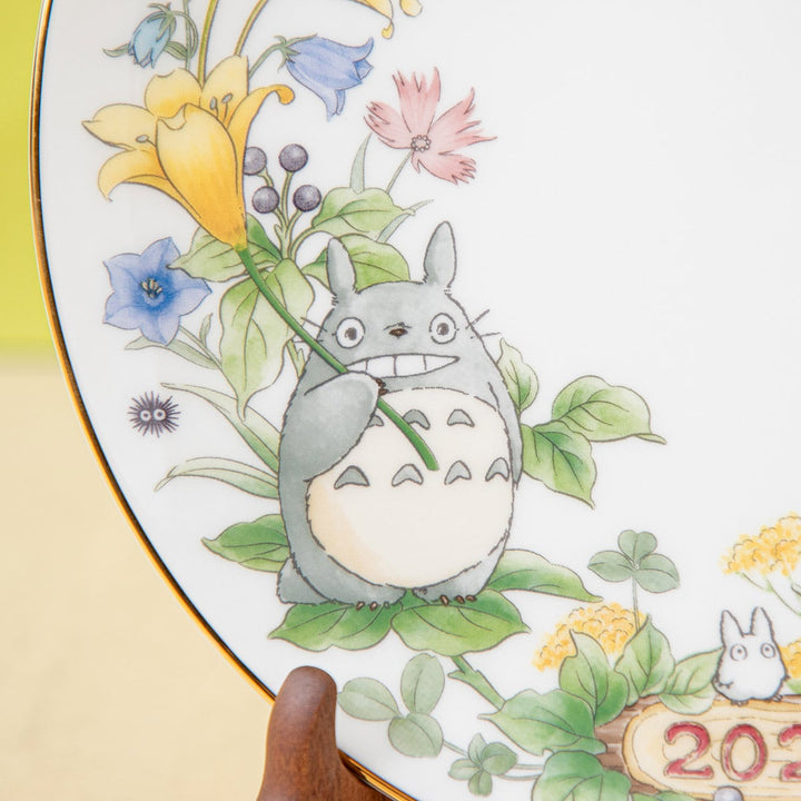 Noritake Totoro 2027 year plate packaging and display details