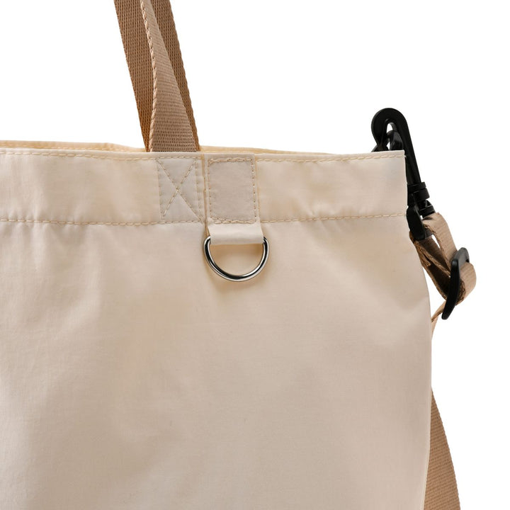 Disney Winnie the Pooh 2-way tote bag D-ring and strap hardware detail