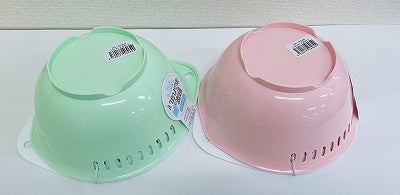 Green and pink colander bowl sets bottom view