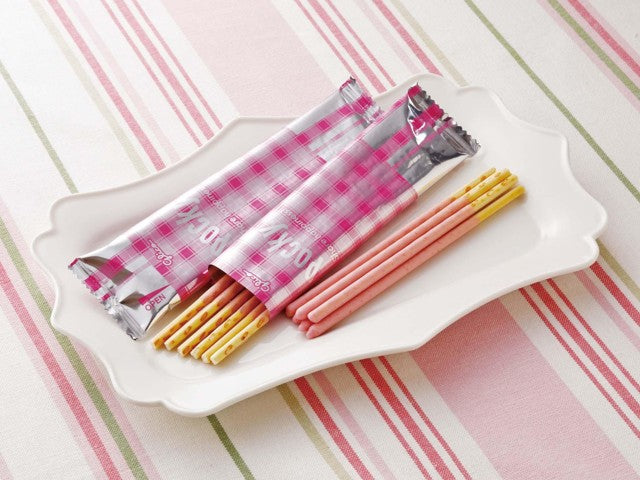 Glico Pocky Biscuit Stick Strawberry Flavour 8 packs Yui mart