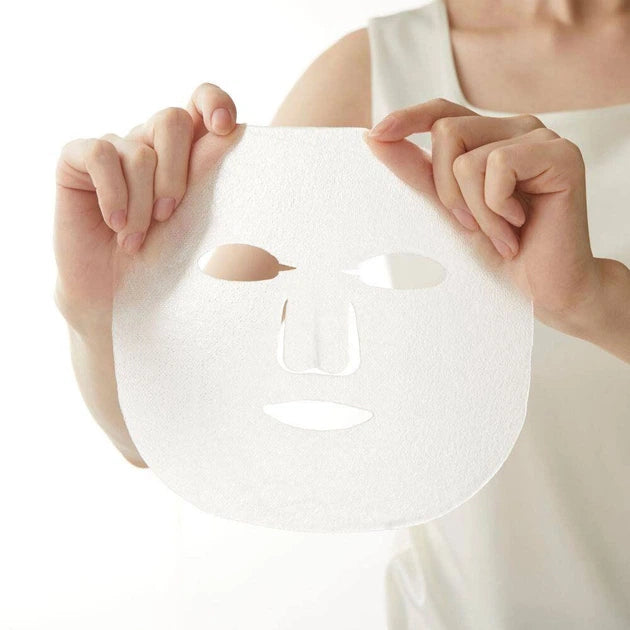 Refreshing face mask with fruit and vegetable extracts