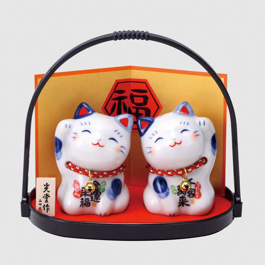 Official product image of Yakushigama Sometsuke Maneki Neko lucky cat set #7633