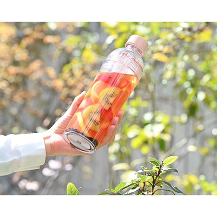 HARIO Filter-In Bottle Portable Smoky Pink fruit tea bottle lifestyle image