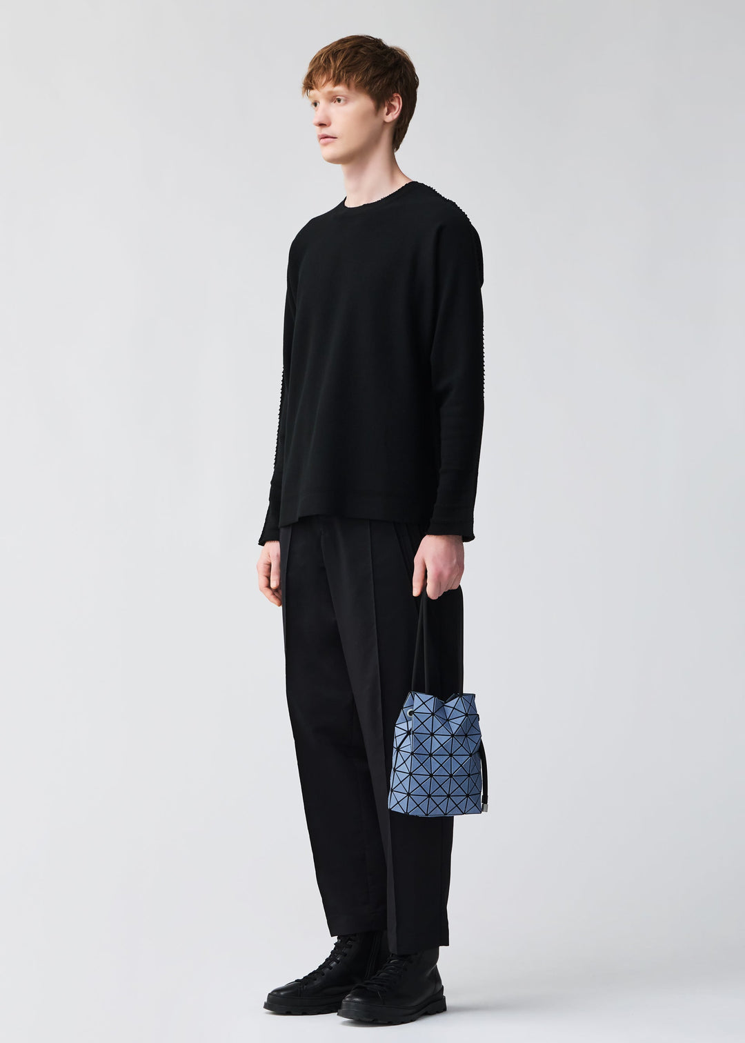 BAO BAO ISSEY MIYAKE WRING DENIM Blue drawstring bag handheld styling detail