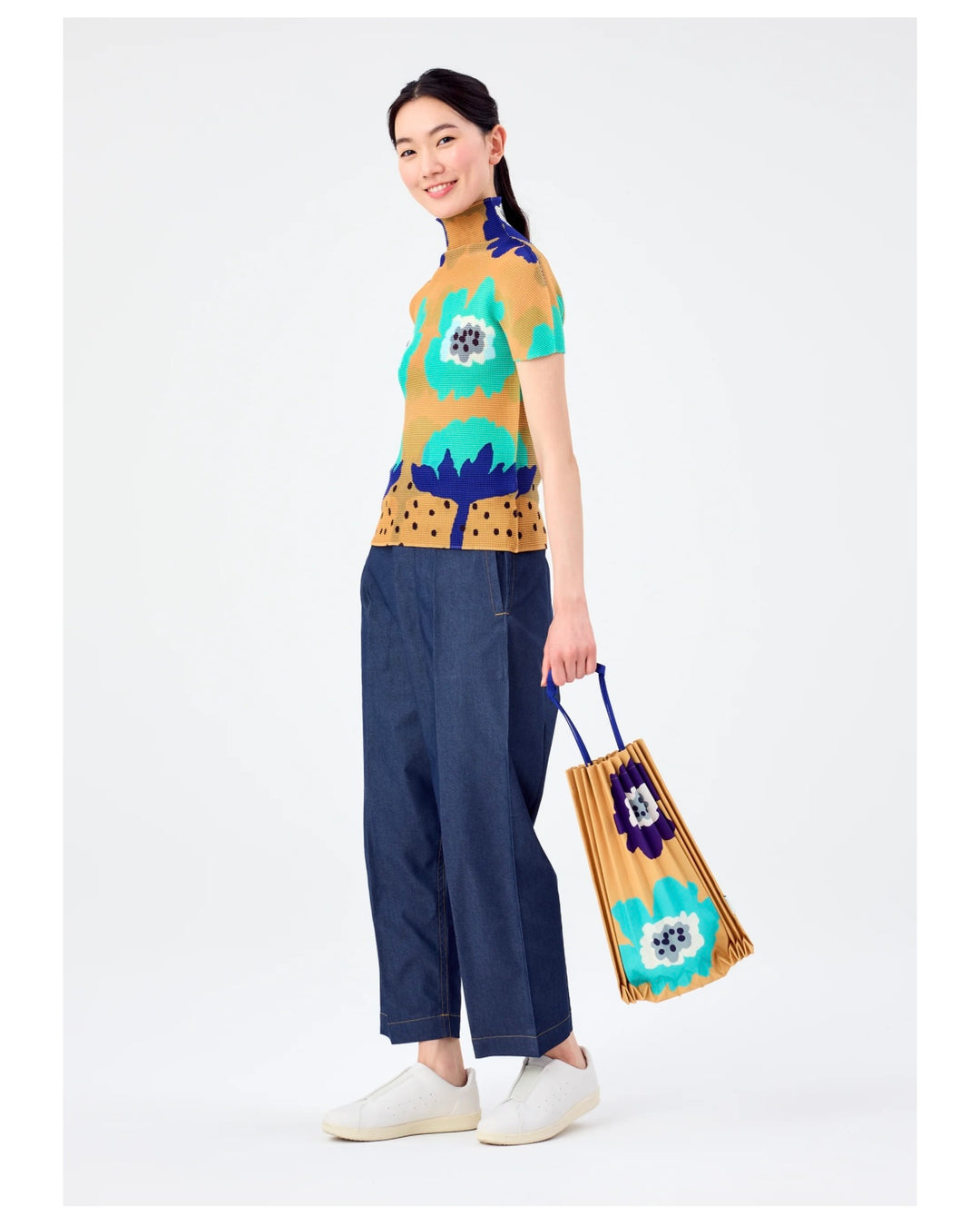 me ISSEY MIYAKE
GROW TRUNK PLEATS BAG，TURQUOISE-HUED