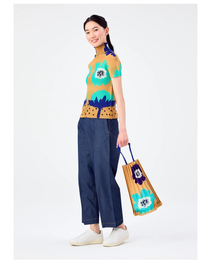 me ISSEY MIYAKE
GROW TRUNK PLEATS BAG，TURQUOISE-HUED