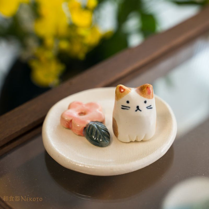 Japanese Craftsman House Cat Incense Holder (K4329)
