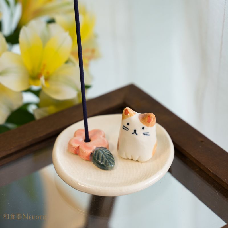 Japanese Craftsman House Cat Incense Holder (K4329)