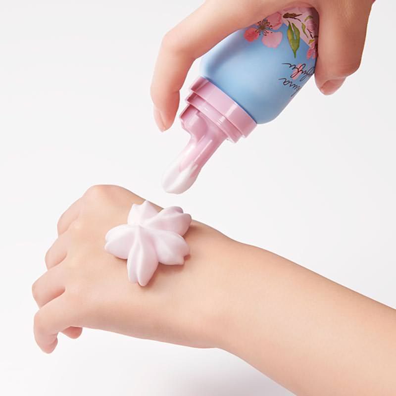 House of Rose Sakura Fufufu Body Whip Mousse 120g HOUSE OF ROSE