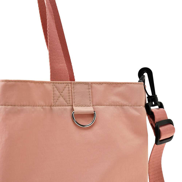 Disney Minnie Mouse 2-way tote bag D-ring and strap hardware detail