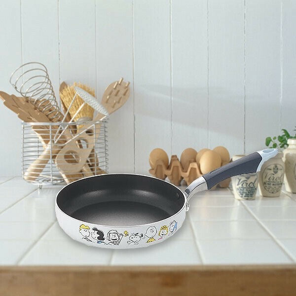 Snoopy Break Time Non-Stick Frying Pan 22cm – Tamahashi SN-142