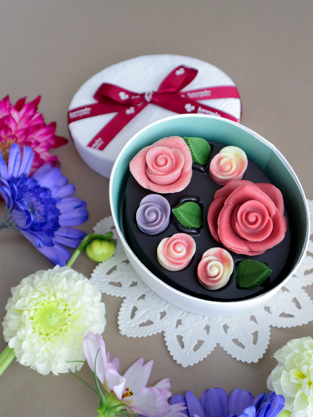 【Pre-Order】Karendo Roseraie Dahlia Rose Chocolate Gift Box Karendo