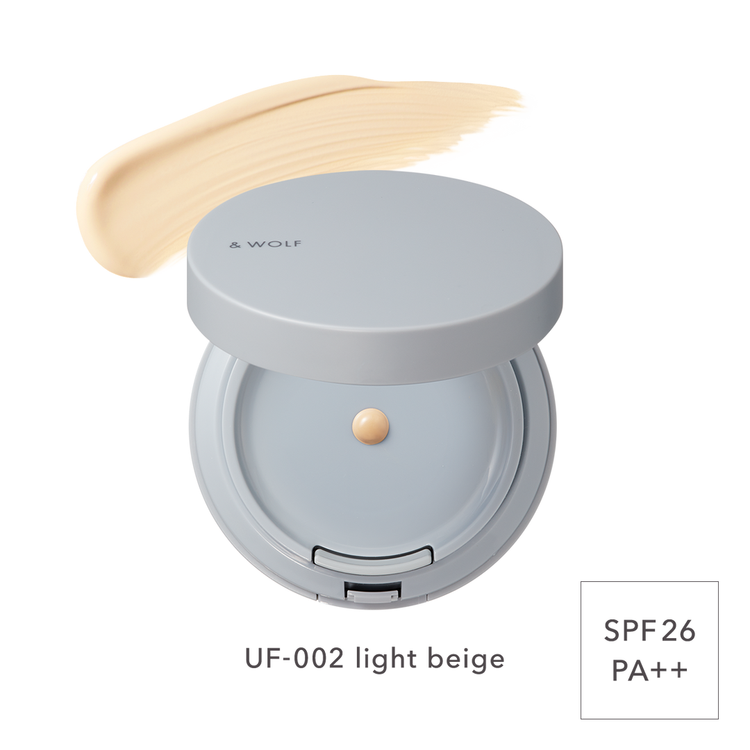 & WOLF UV Serum Liquid Foundation UF-002 Light Beige compact detail