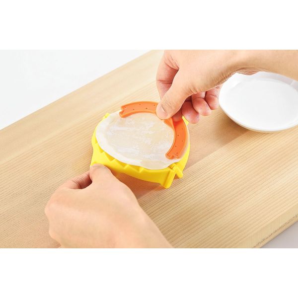 Shimomura Kogyo Yakipa! Plump Gyoza Maker