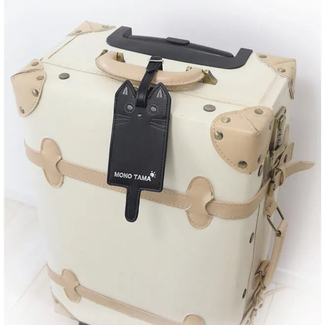Noa Family Mono Tama cat luggage tag attached to travel bag