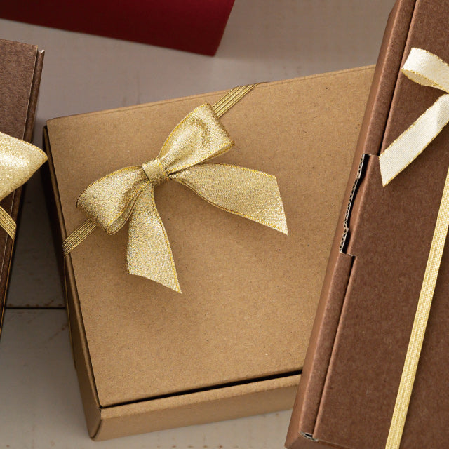 Gold shine ribbon elastic gift tie detail