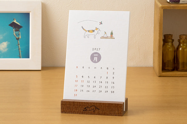 MIDORI Cat desk calendar slim wooden stand display example