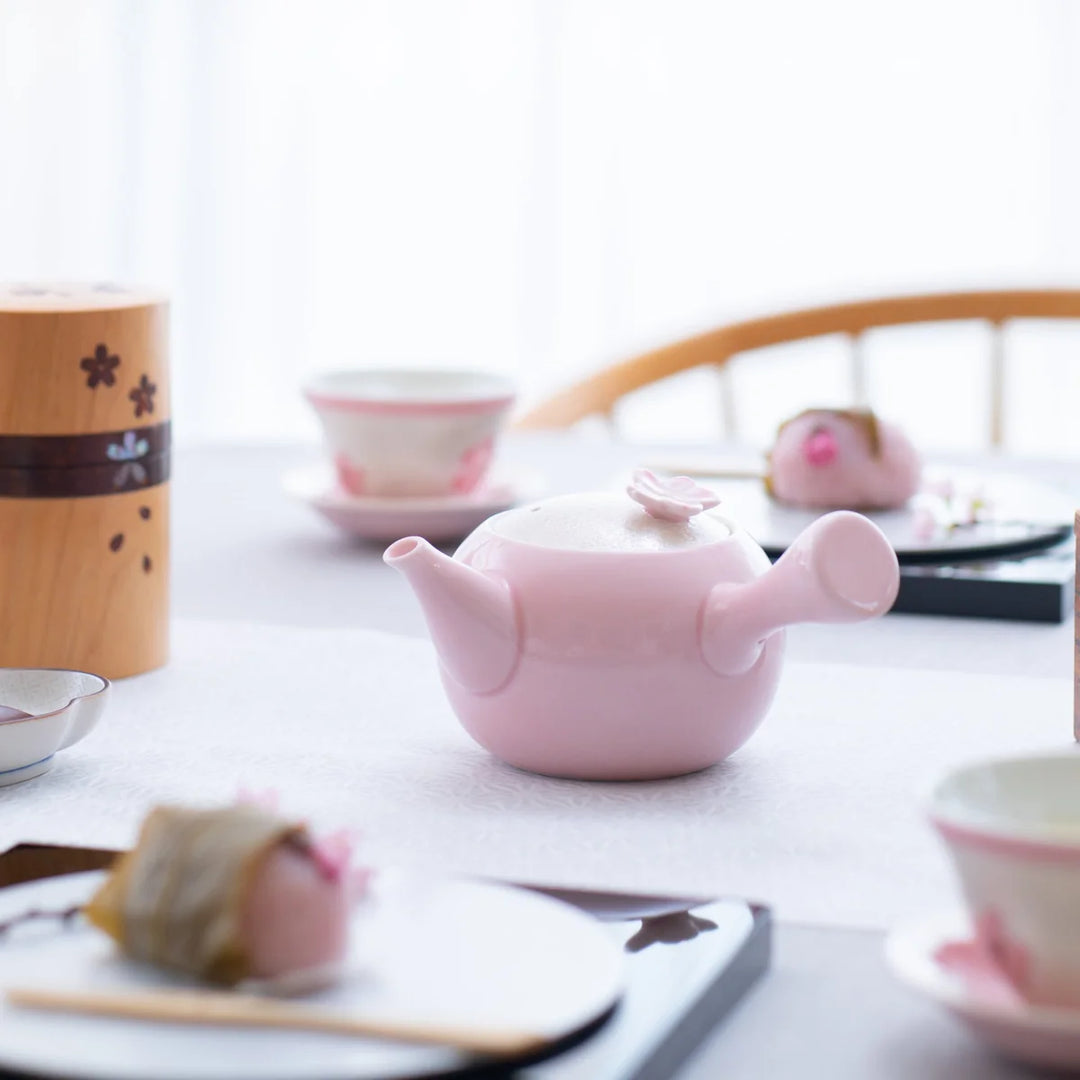 Tasei Kiln Pale Pink Iridescent Cherry Blossom Teapot – 225 ml Tasei Kiln
